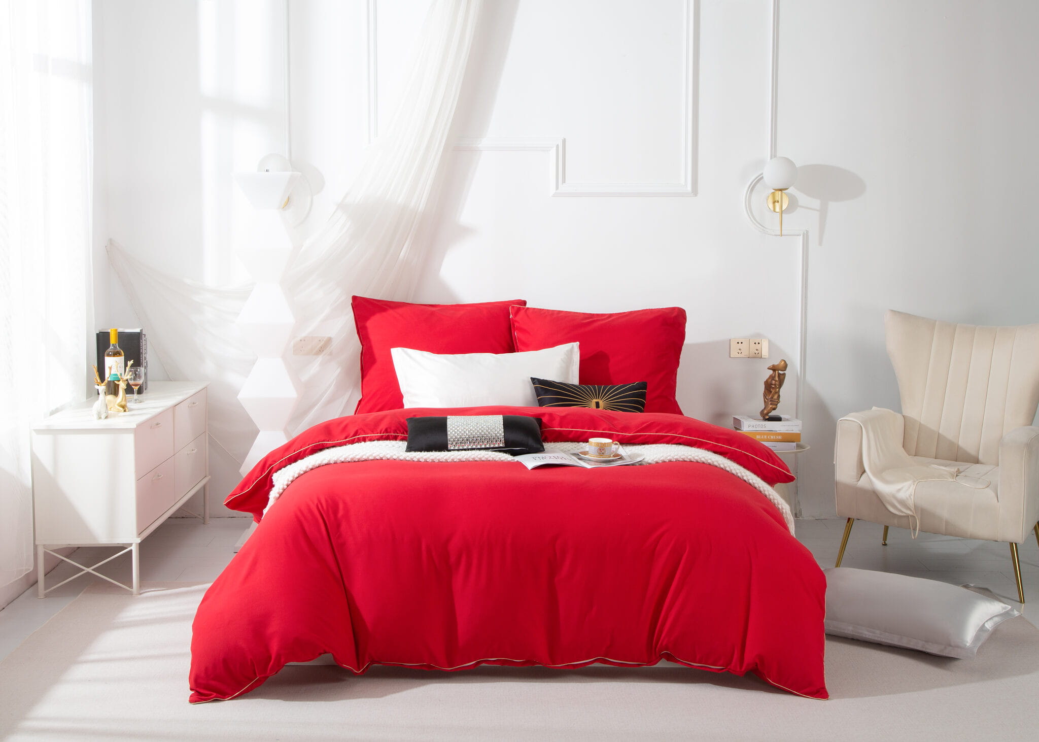 Czerwona Pościel z  Satyny ze Złotą Lamówką 160x 200