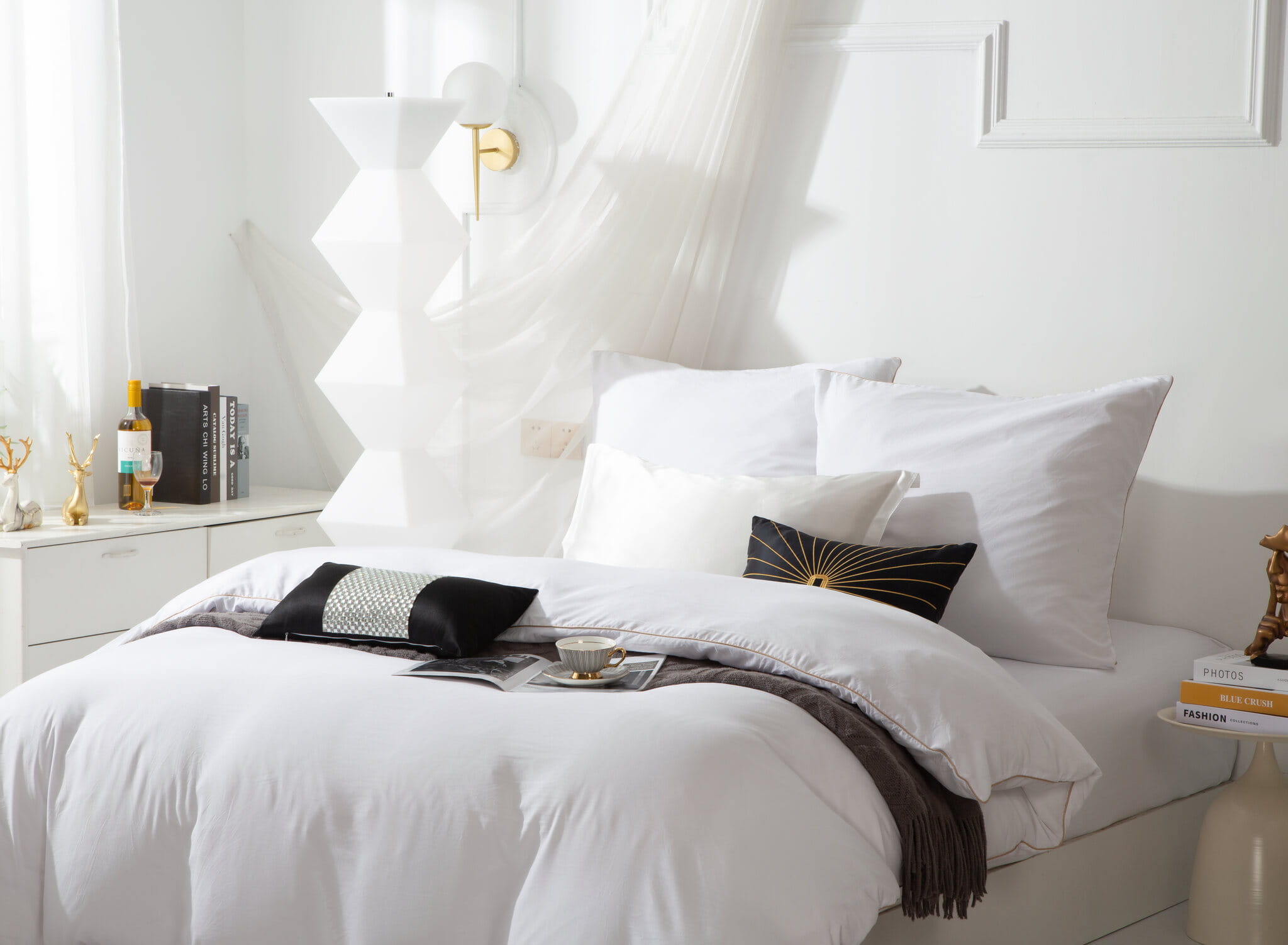 Biała Pościel z Satyny 140x200 ze Złotą Lamówką