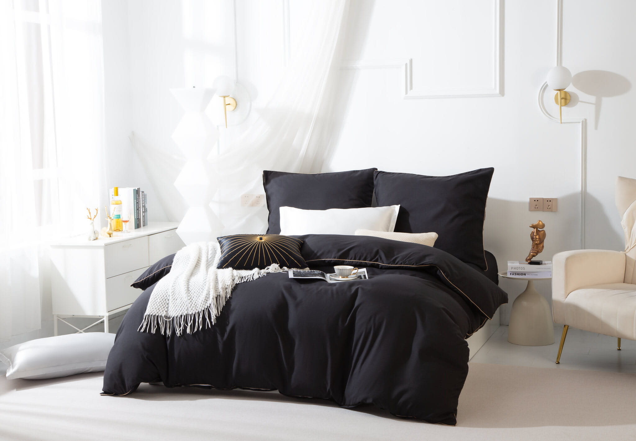 Czarna Pościel z  Satyny ze Złotą Lamówką 140x 200 view 2