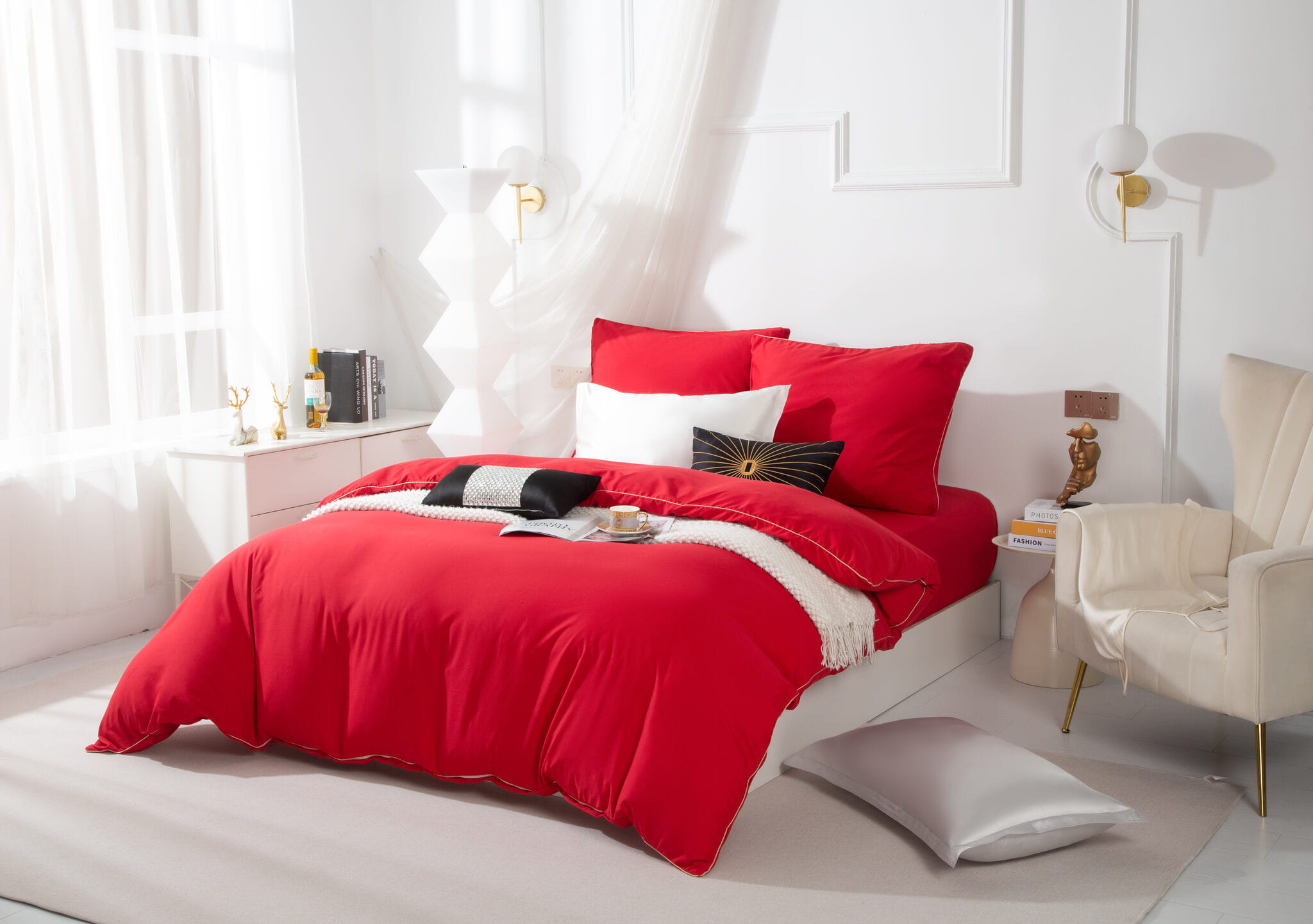 Czerwona Pościel z  Satyny ze Złotą Lamówką 160x 200 view 2