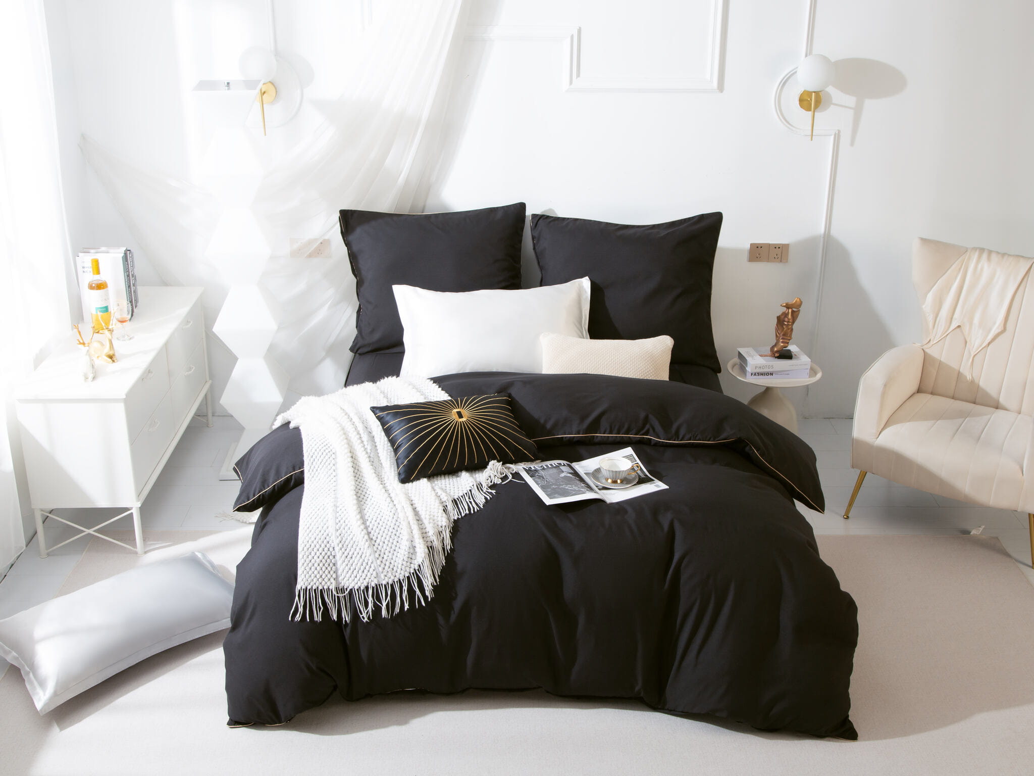 Czarna Pościel z  Satyny ze Złotą Lamówką 140x 200 view 3