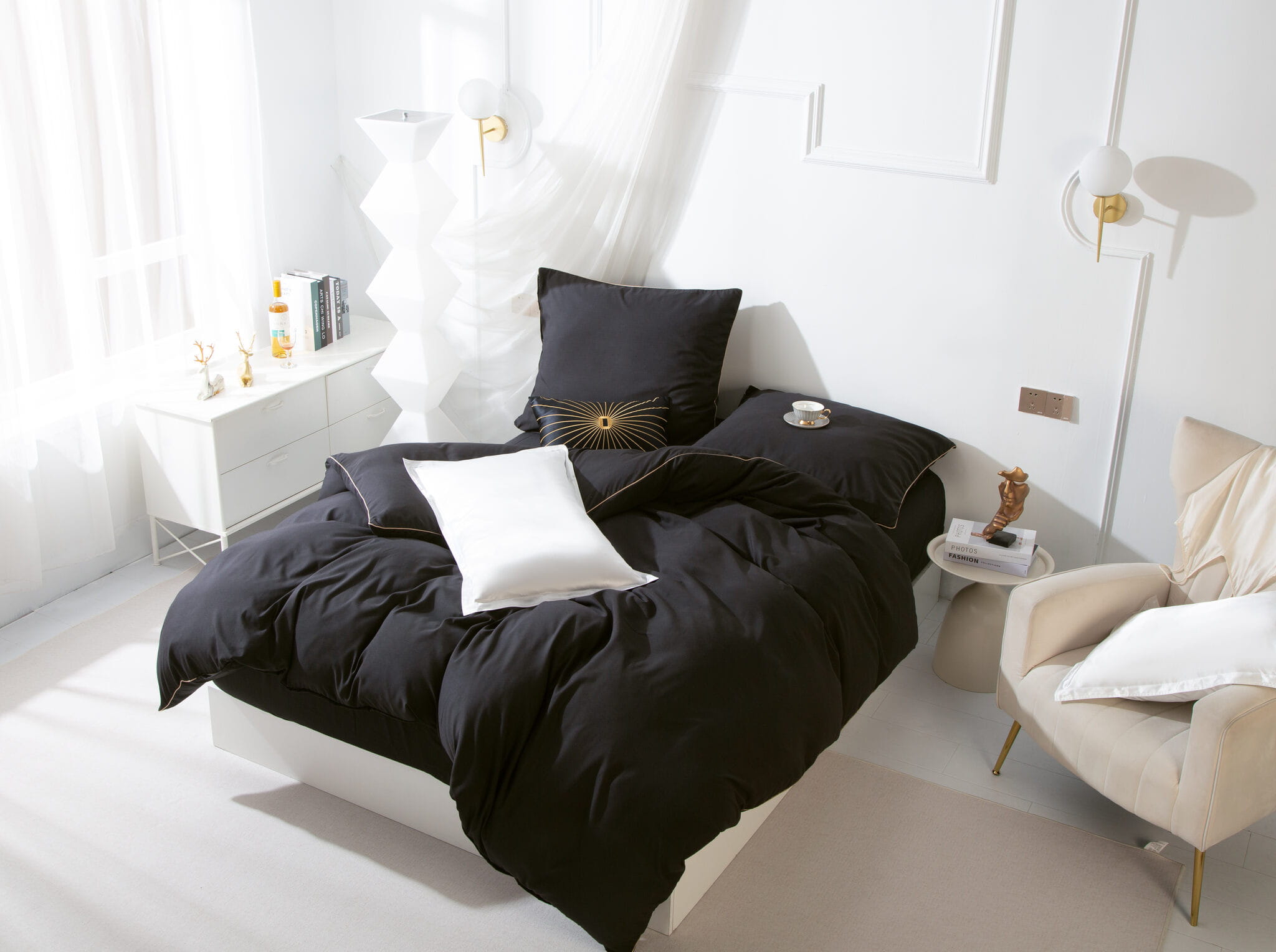 Czarna Pościel z  Satyny ze Złotą Lamówką 140x 200 view 5