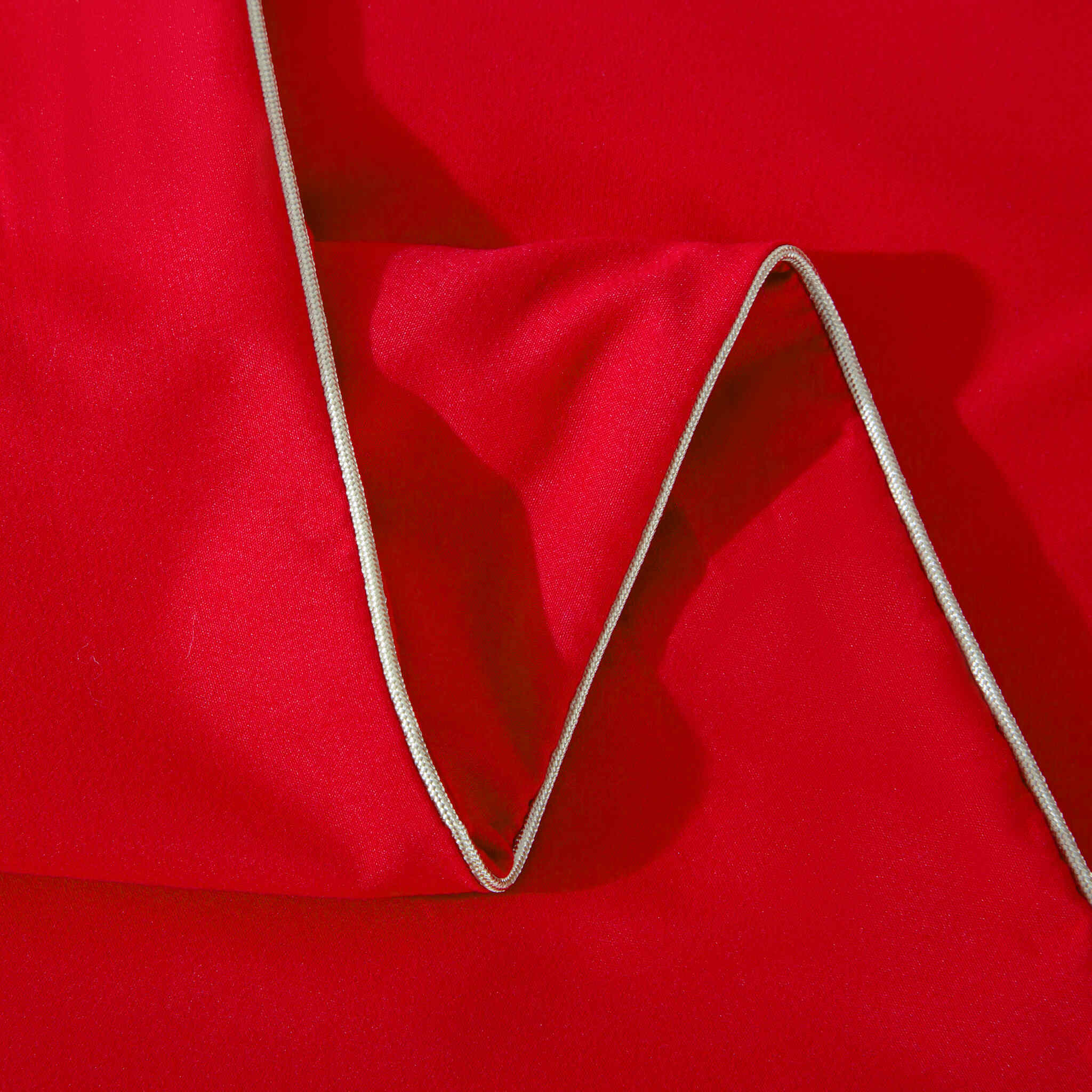 Czerwona Pościel z  Satyny ze Złotą Lamówką 160x 200 view 5